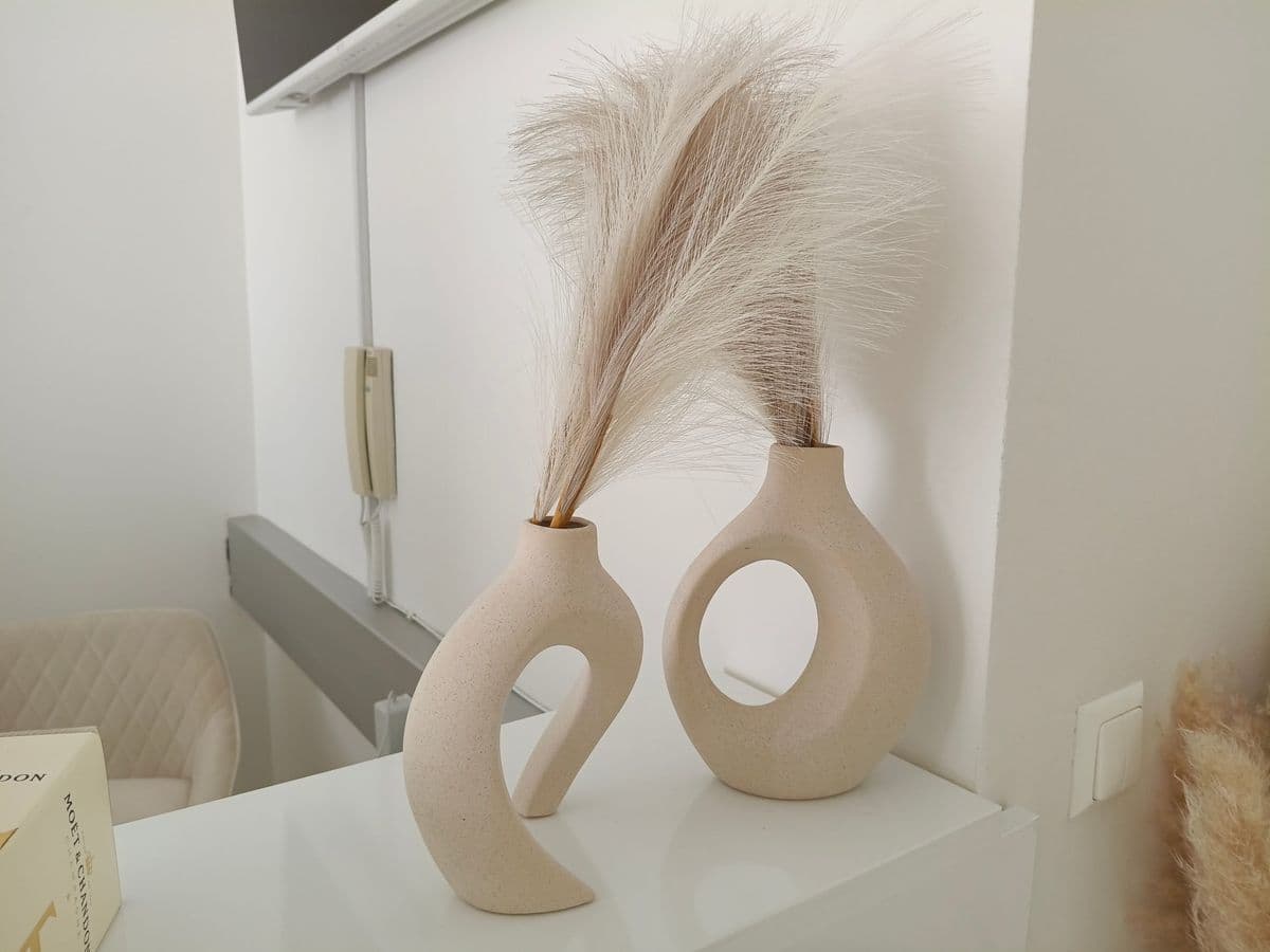 Posten 10 – Keramik-Vasen-Set in U-Form