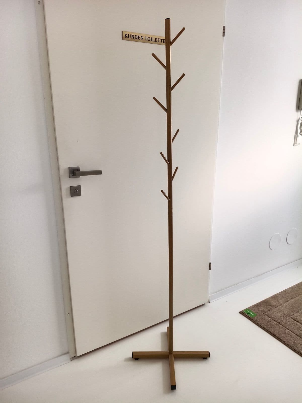 Posten 11 – 2 Stk. Kleiderständer