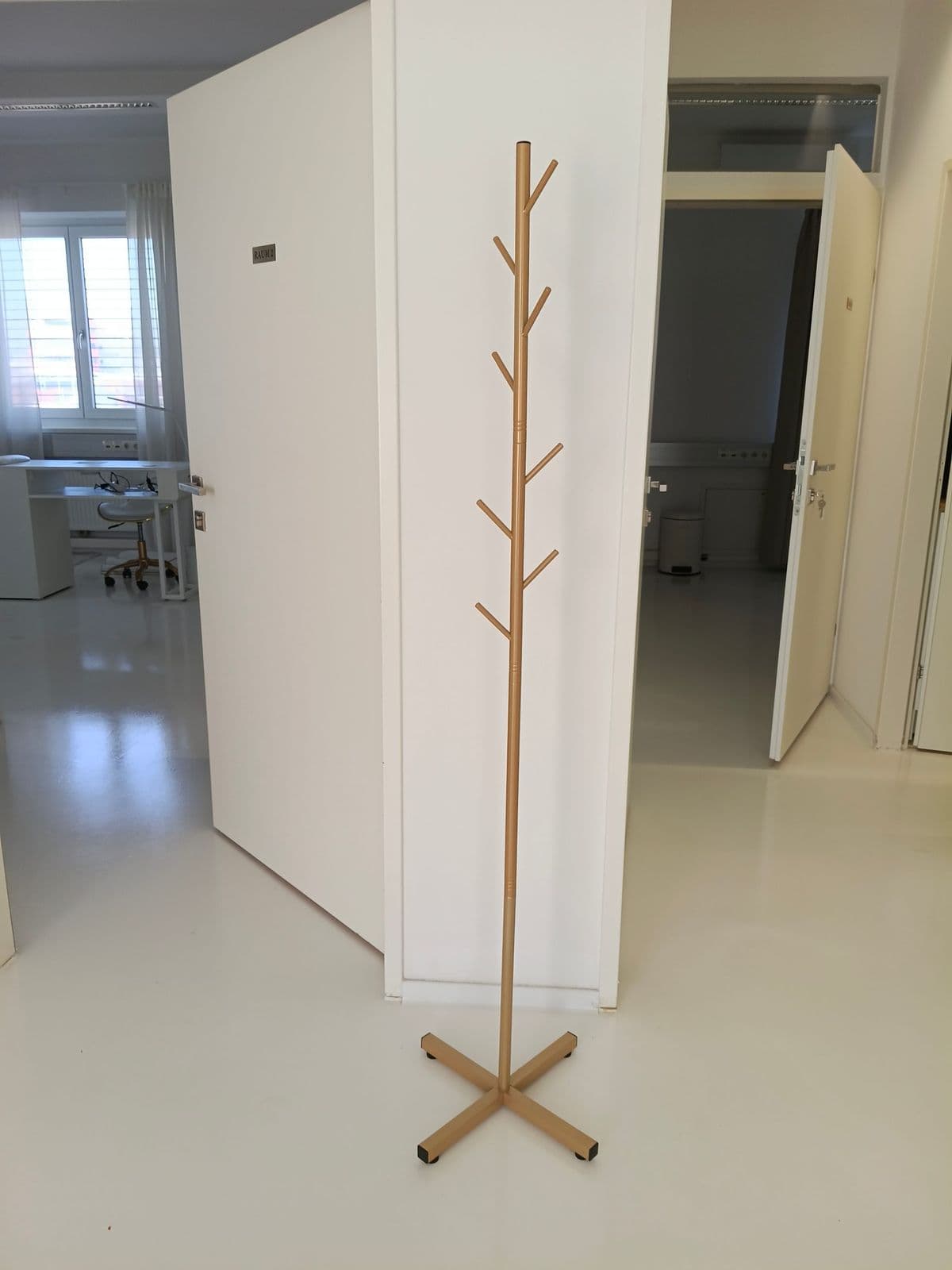 Posten 11 – 2 Stk. Kleiderständer