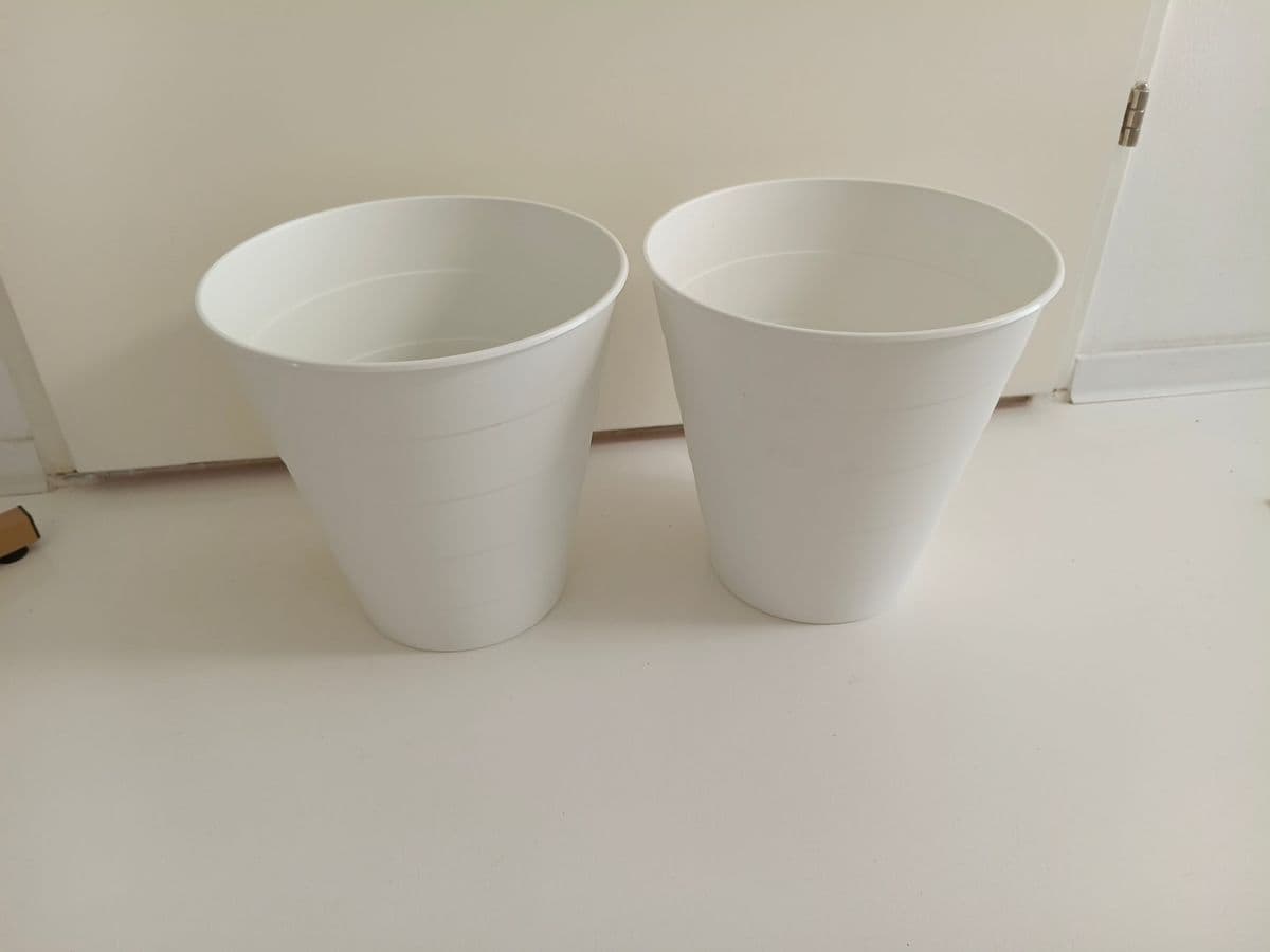 Posten 12 – 2 Stk. Mülleimer