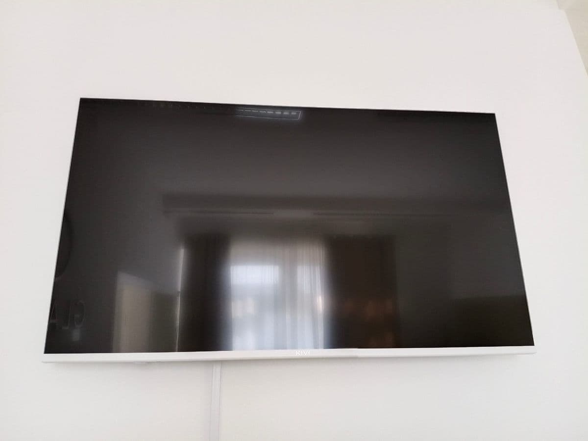 Posten 24 – 1 Stk. TV inkl. Halterung