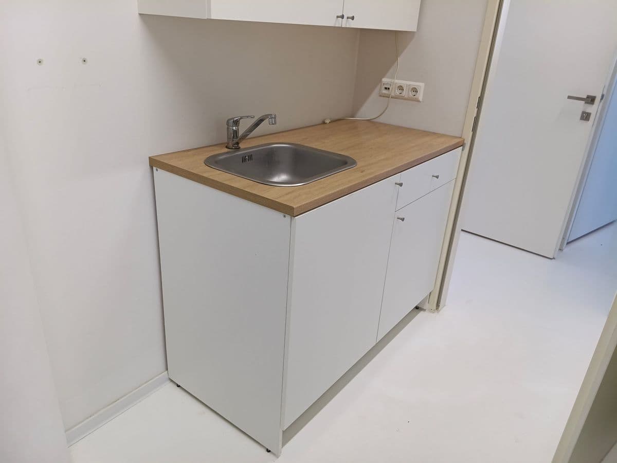 Posten 37 – 1 Stk. Küchenzeile inkl. Waschbecken und Armatur