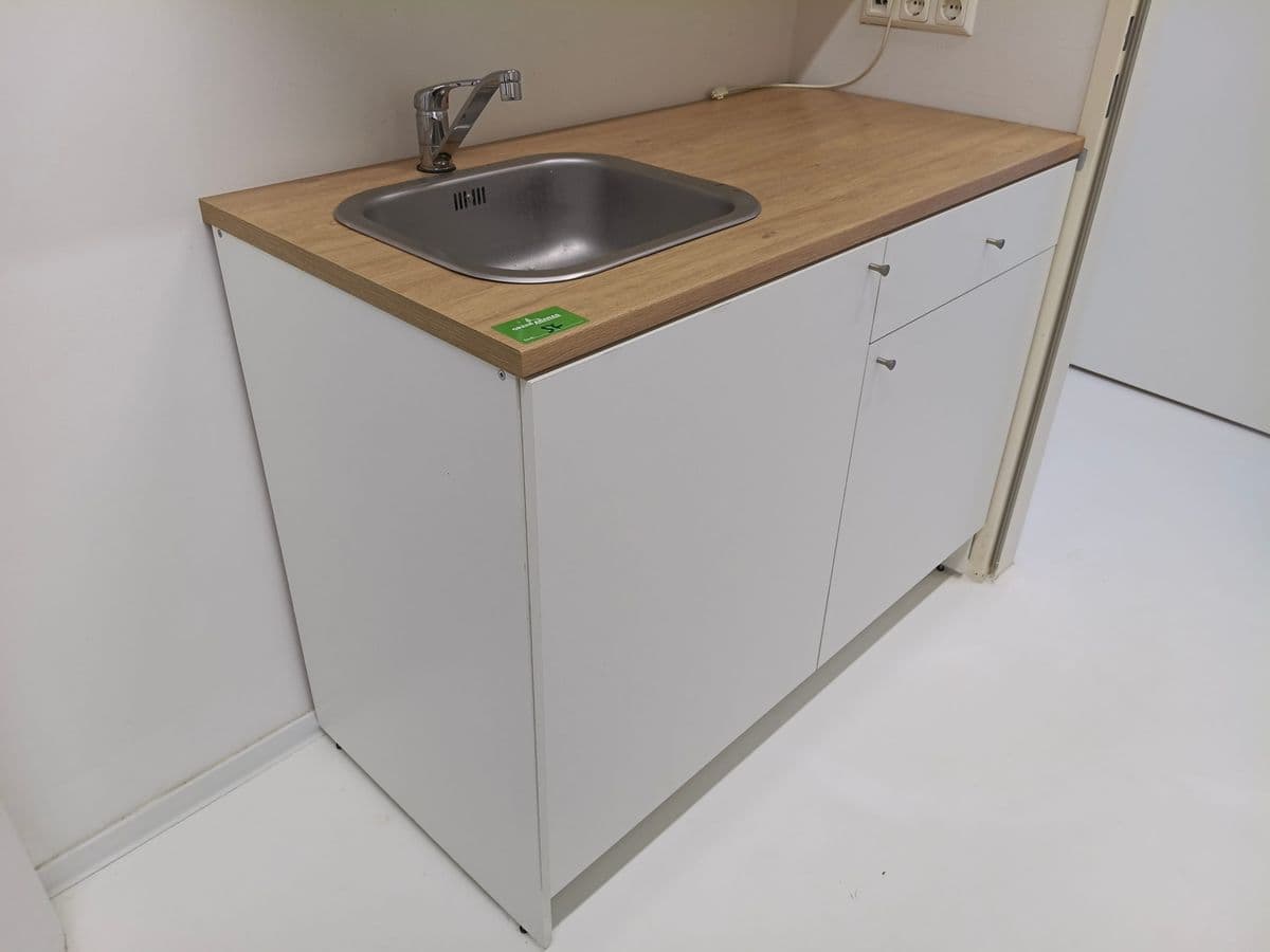 Posten 37 – 1 Stk. Küchenzeile inkl. Waschbecken und Armatur
