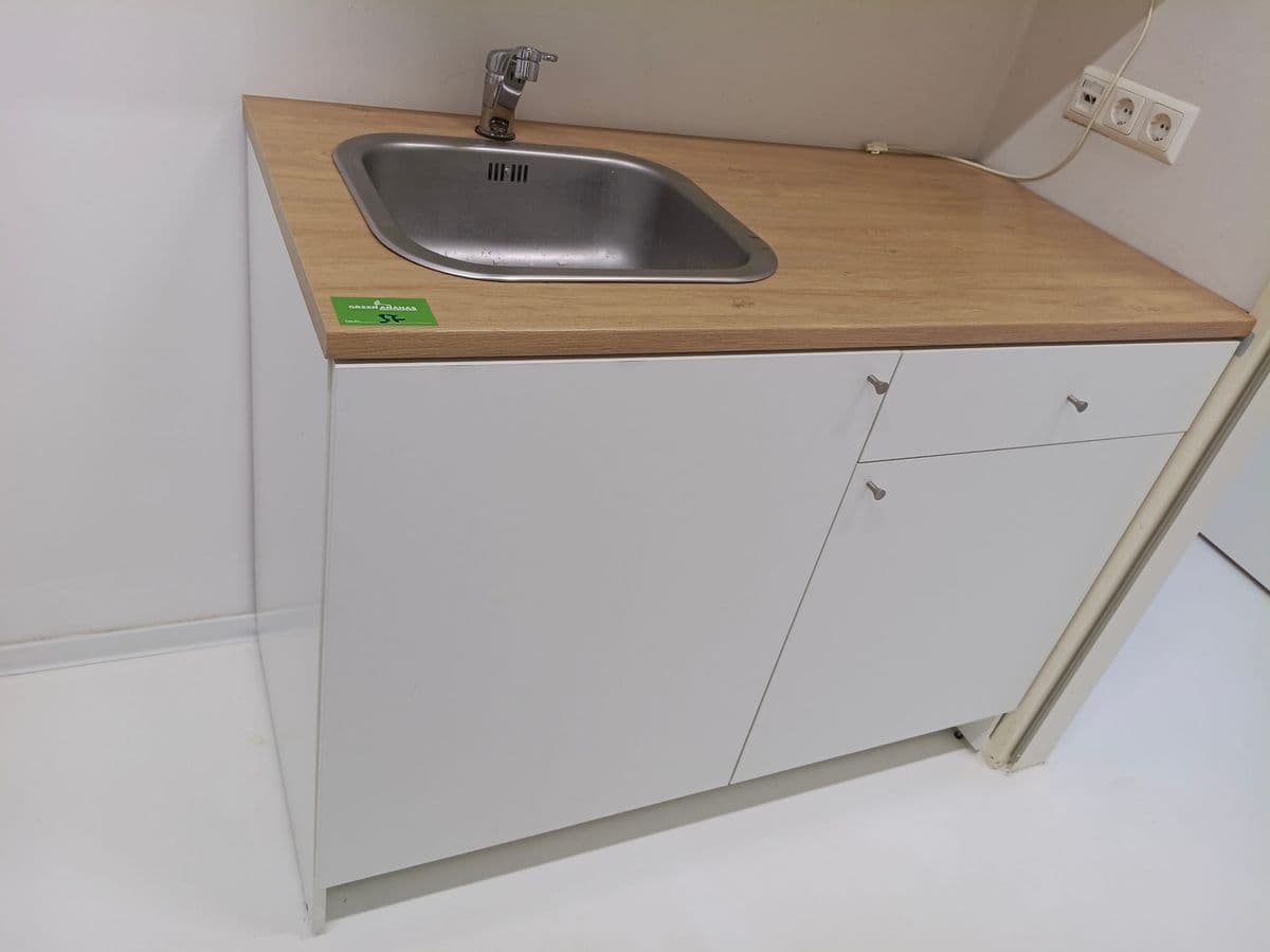 Posten 37 – 1 Stk. Küchenzeile inkl. Waschbecken und Armatur