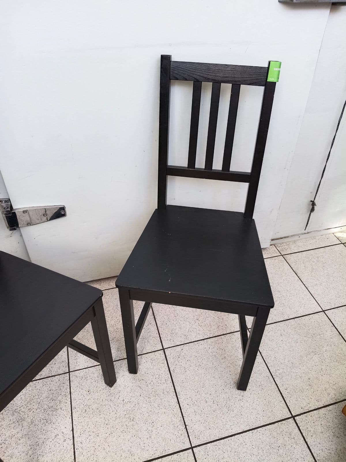 Posten 3 – 2 Stk. Holzstühle