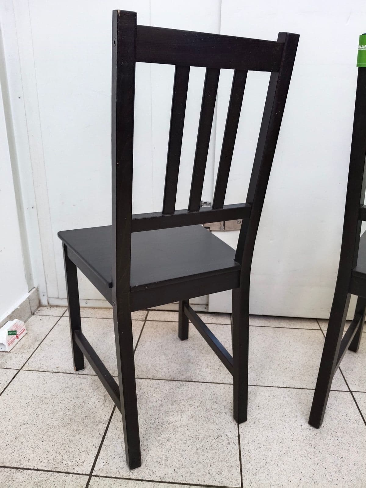 Posten 3 – 2 Stk. Holzstühle
