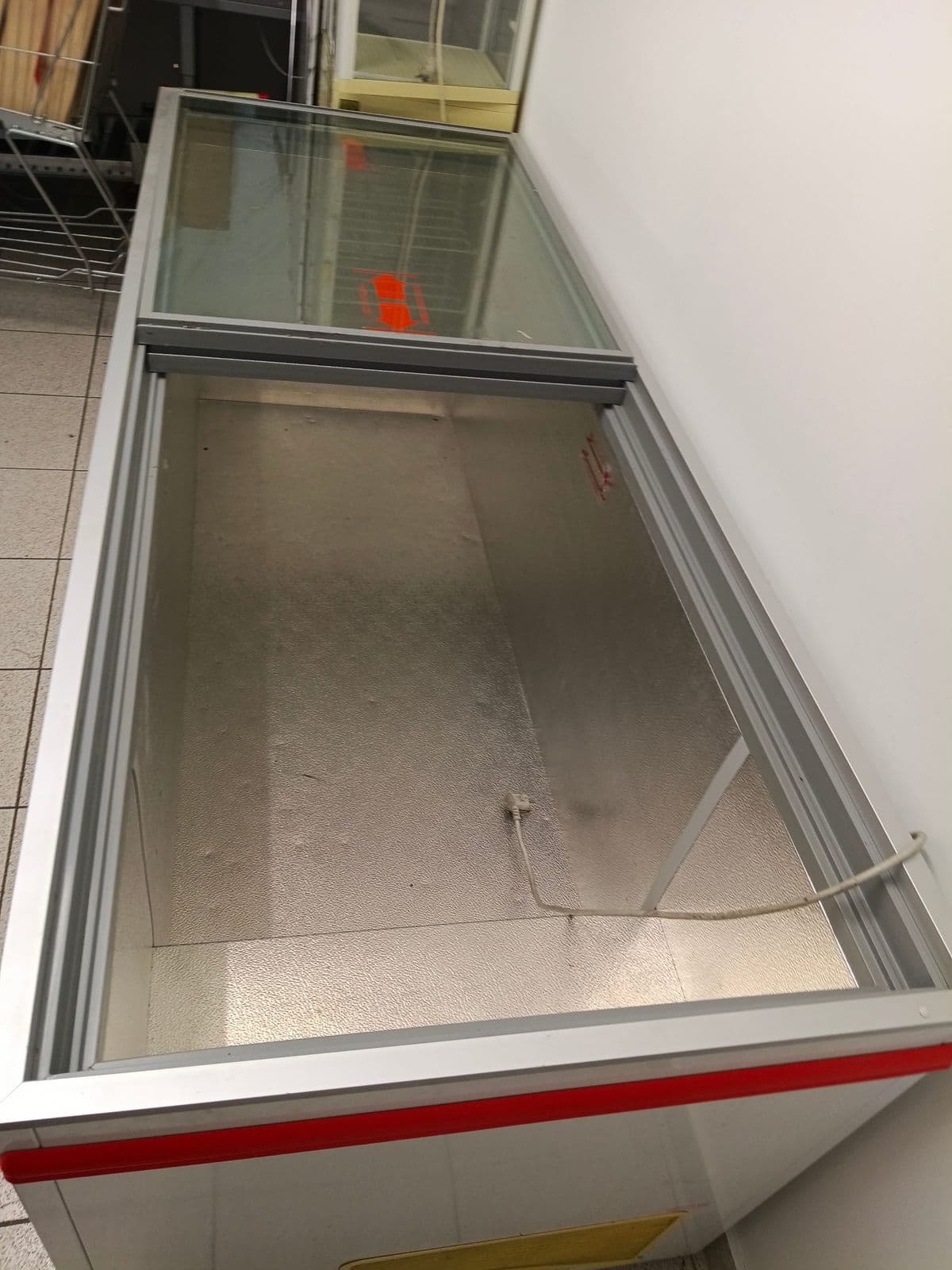 Posten 6 – AHT Gewerbe-Tiefkühltruhe