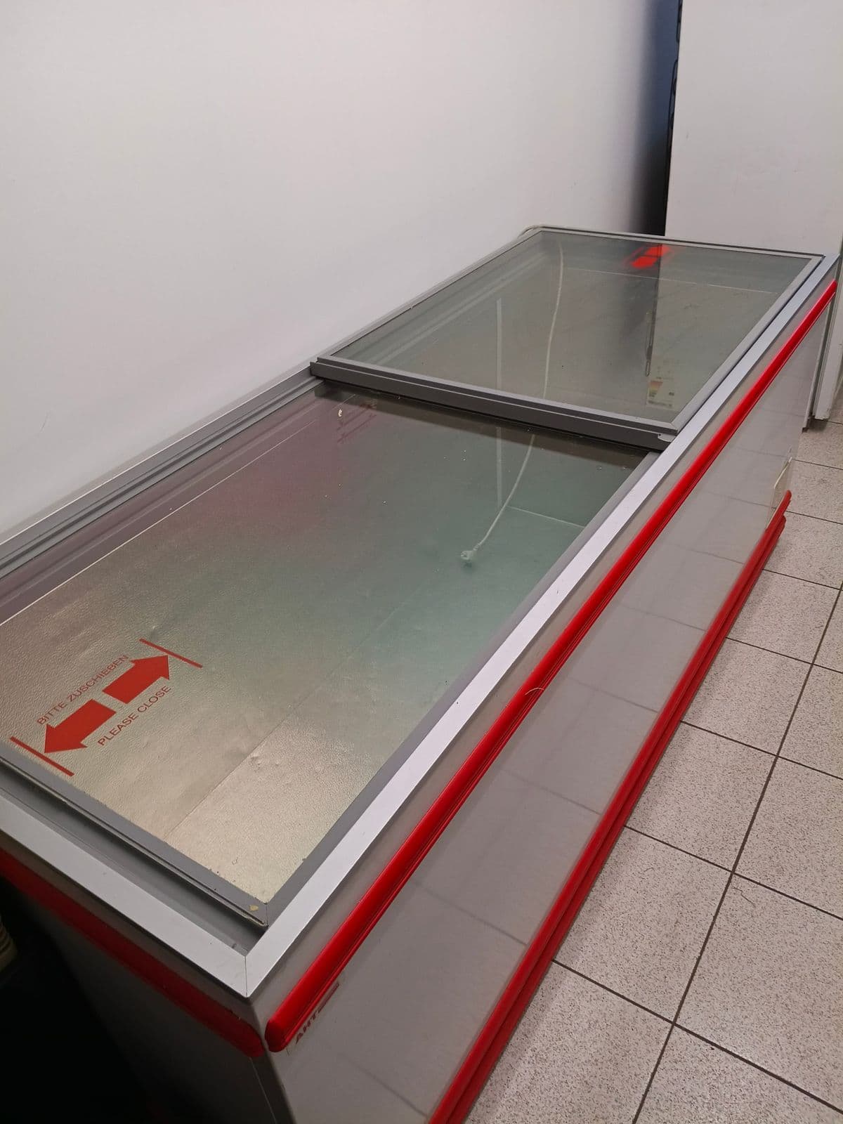 Posten 6 – AHT Gewerbe-Tiefkühltruhe