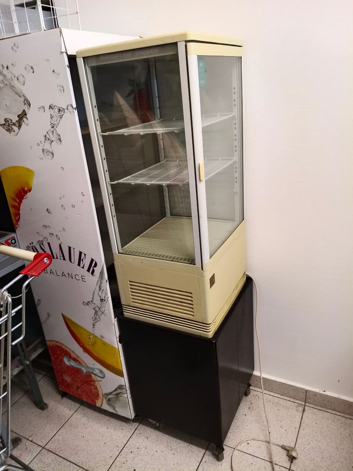 Posten 7 – Gastro-Kuchenvitrine