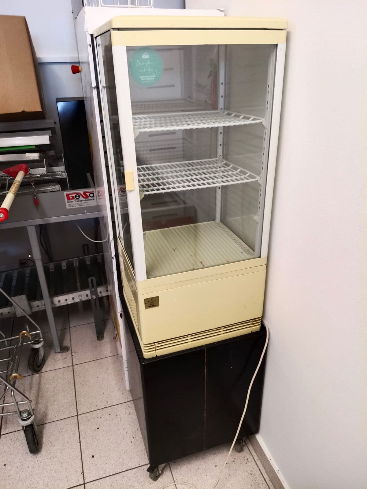 Posten 7 – Gastro-Kuchenvitrine