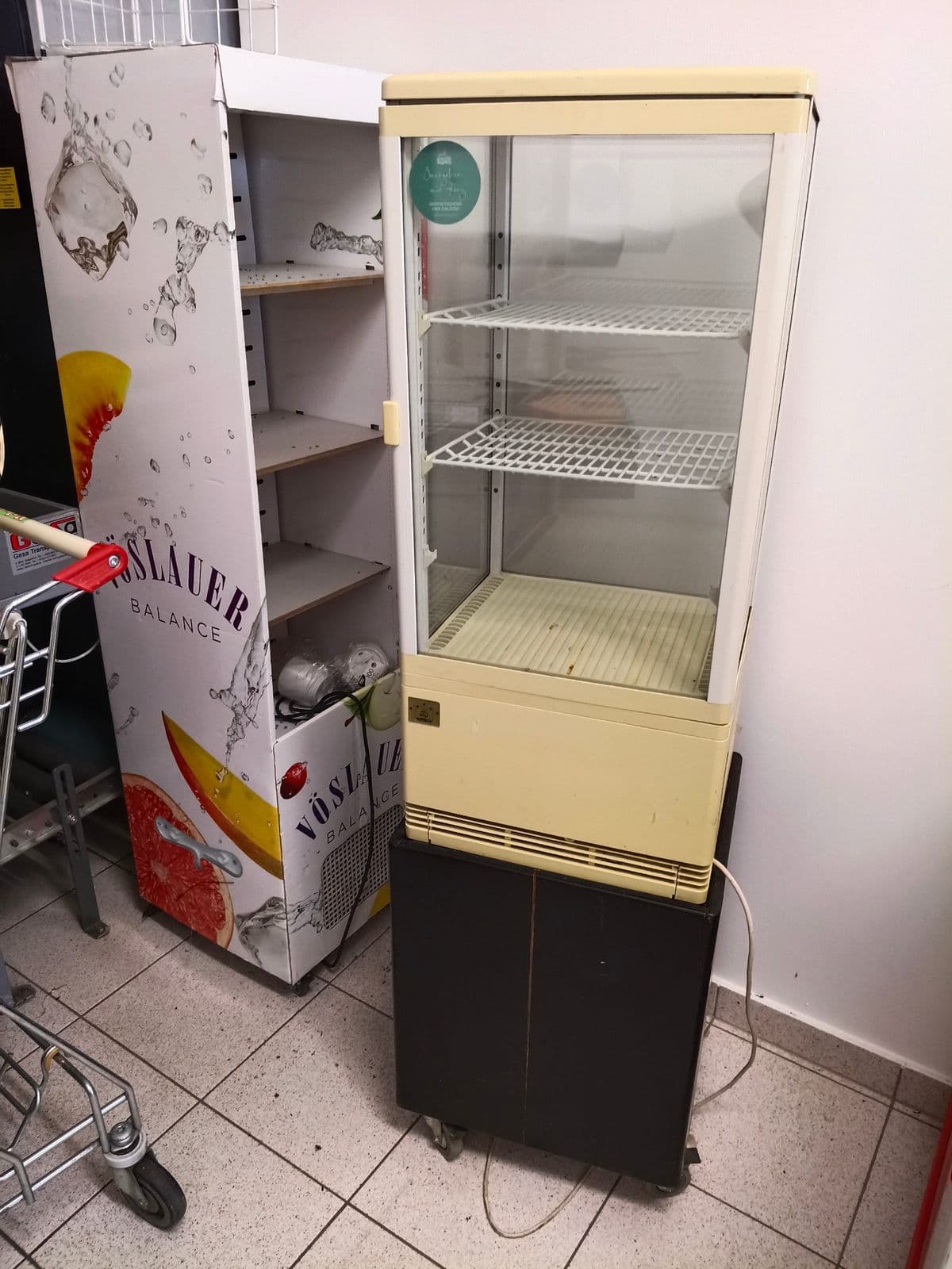 Posten 7 – Gastro-Kuchenvitrine
