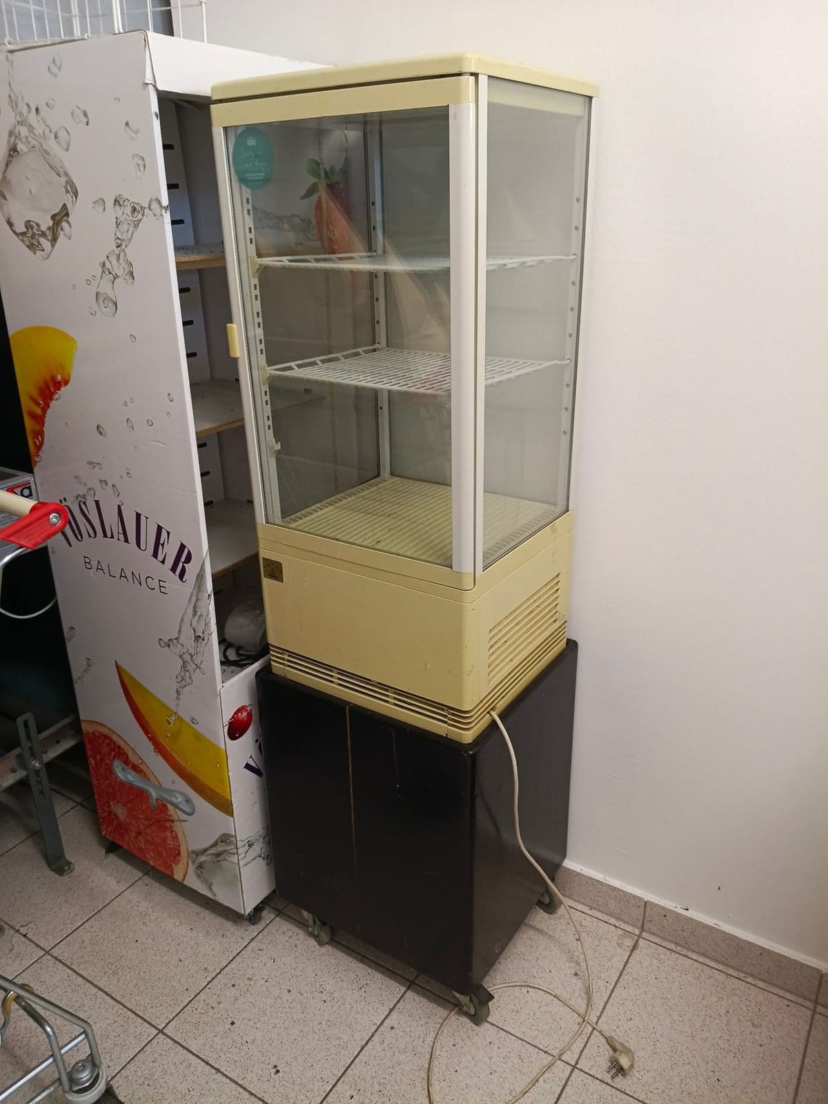 Posten 7 – Gastro-Kuchenvitrine