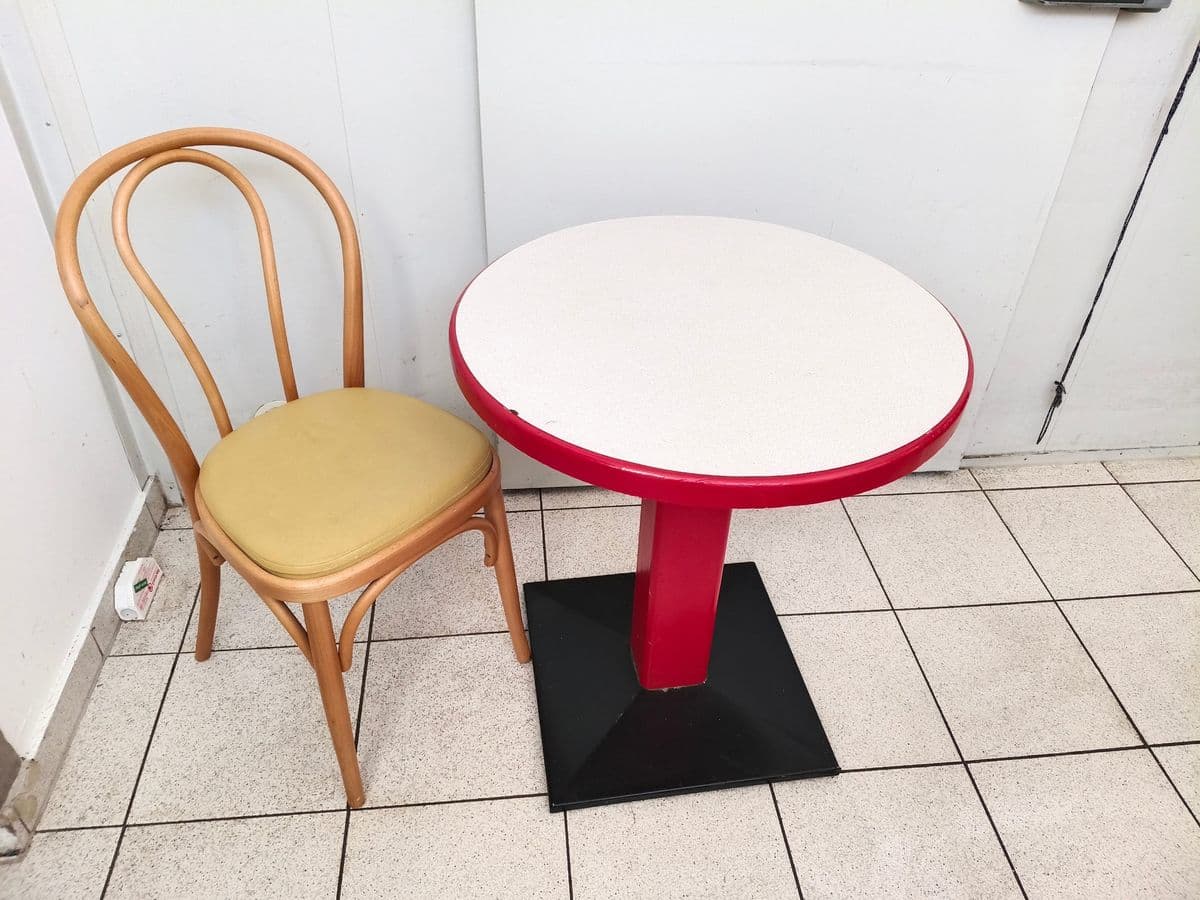 Posten 8 – Bistro-Sitzgruppe (1 Stk. Sessel und 1 Stk. Tisch)