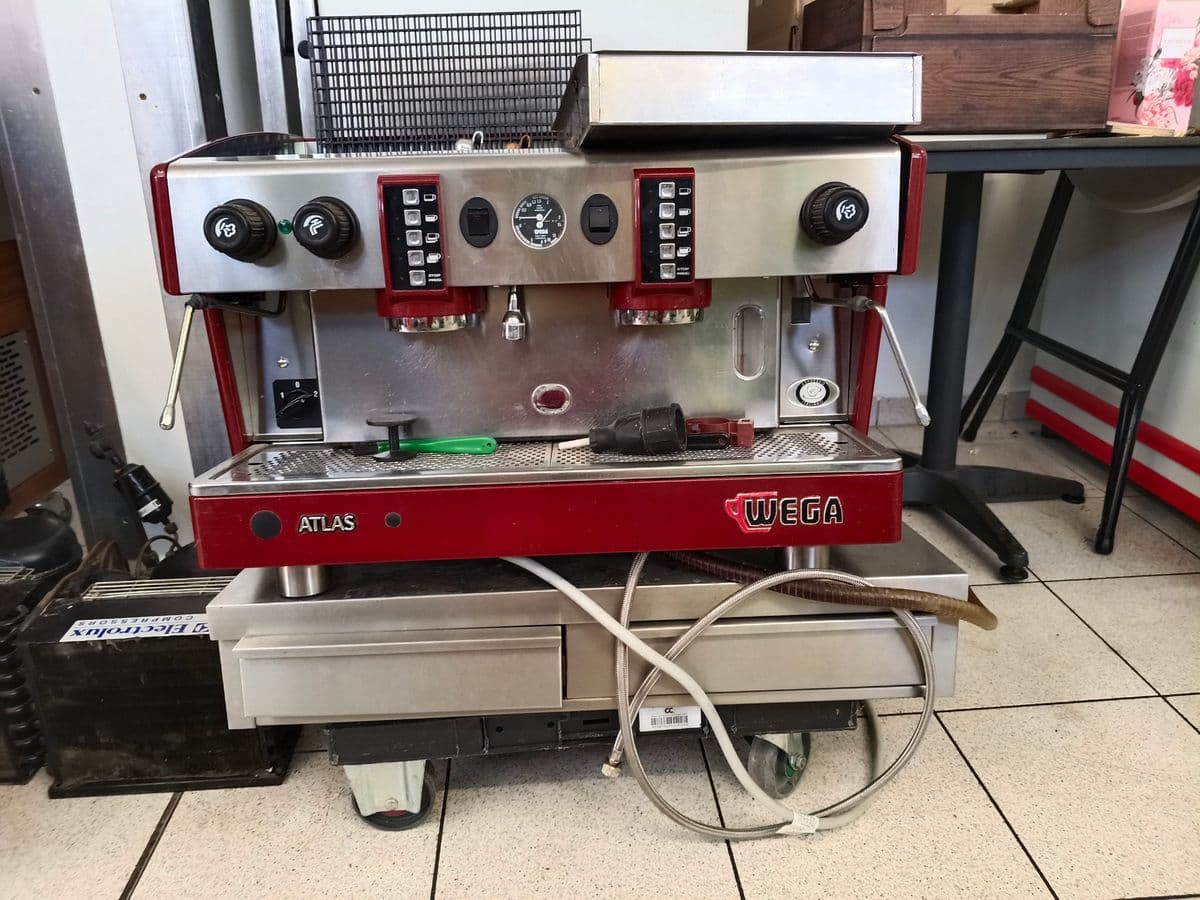 Posten 9 – Wega Atlas 2-gruppige Gastro-Espressomaschine