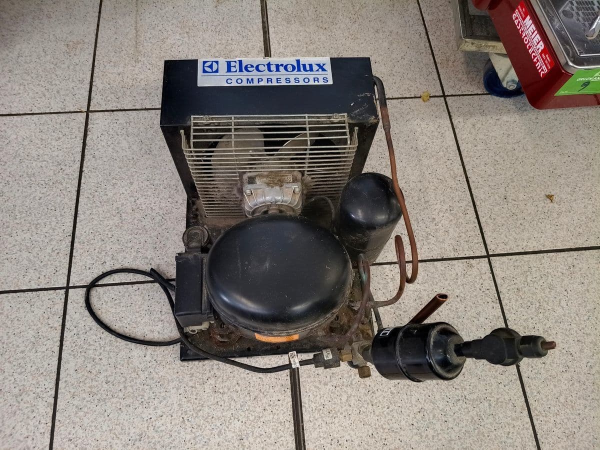Posten 11 – 1 Stk. Electrolux Kälteaggregat / Kühlkompressor