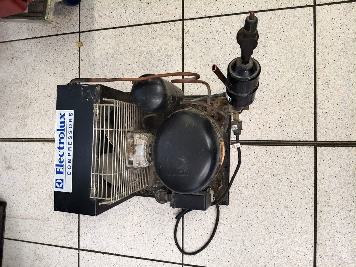 Posten 11 – 1 Stk. Electrolux Kälteaggregat / Kühlkompressor