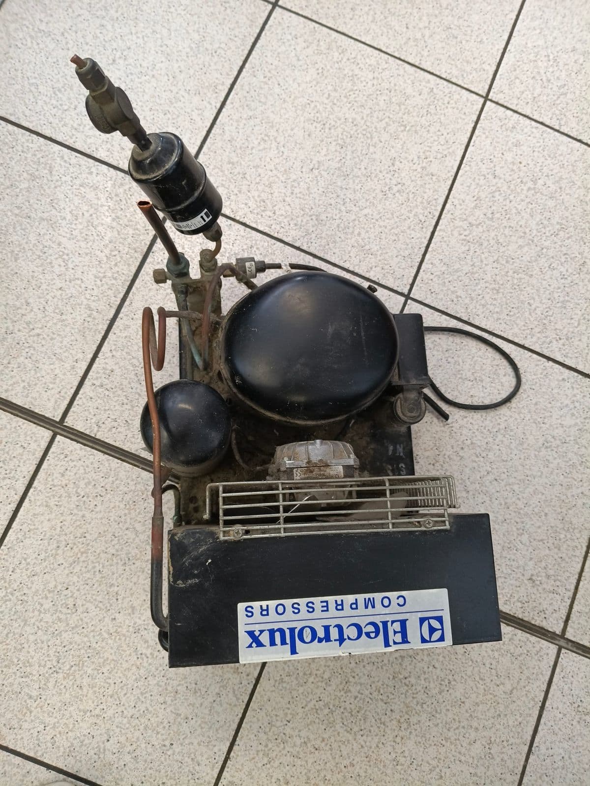 Posten 11 – 1 Stk. Electrolux Kälteaggregat / Kühlkompressor