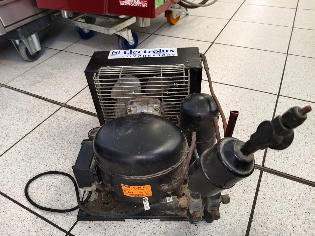 Posten 11 – 1 Stk. Electrolux Kälteaggregat / Kühlkompressor