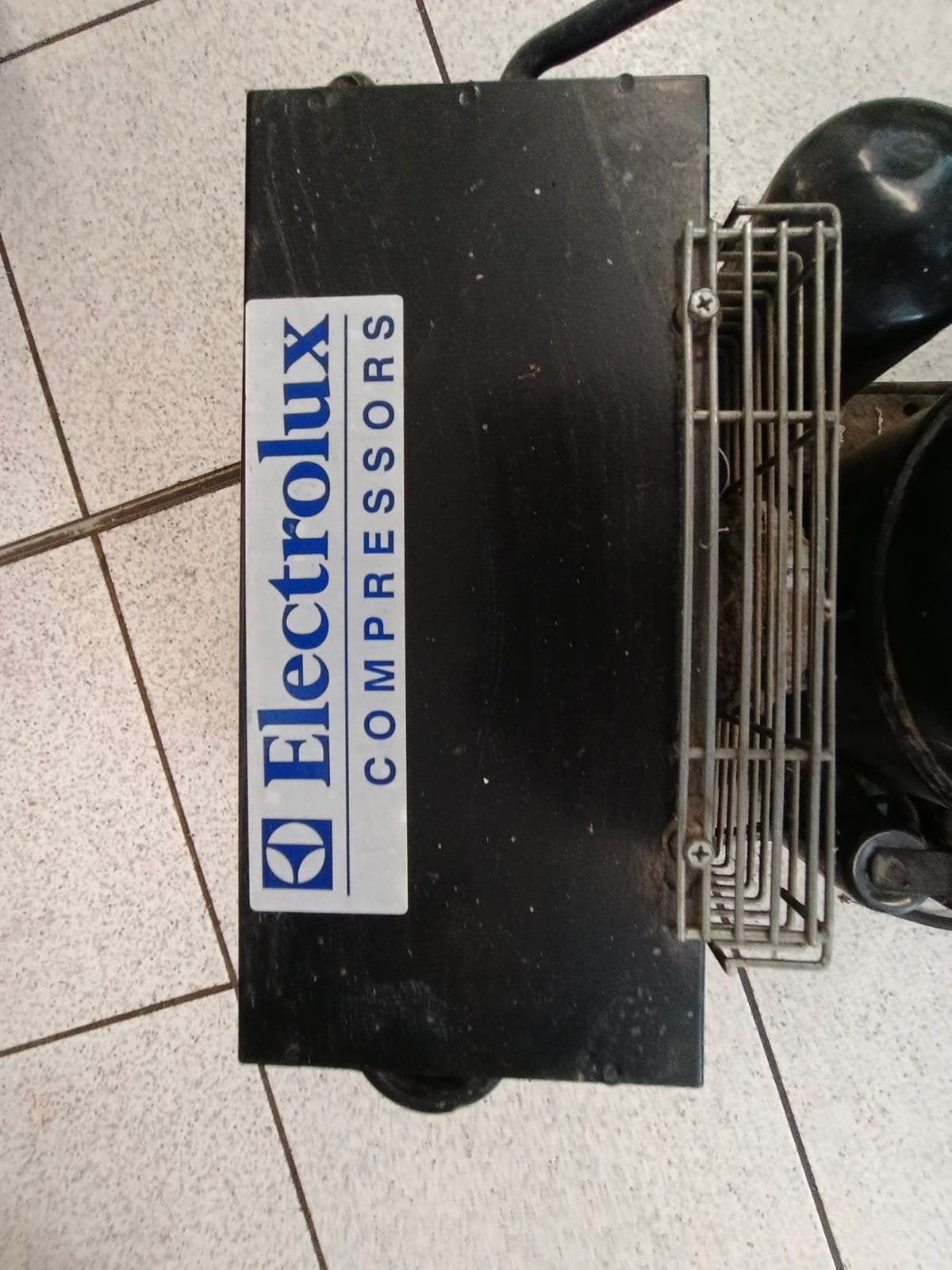Posten 12 – 1 Stk. Electrolux Kälteaggregat / Kühlkompressor