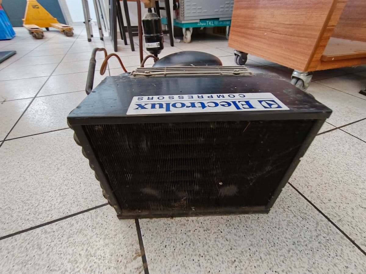 Posten 12 – 1 Stk. Electrolux Kälteaggregat / Kühlkompressor