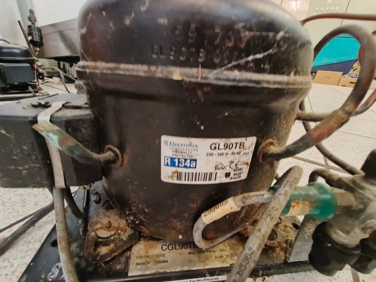 Posten 12 – 1 Stk. Electrolux Kälteaggregat / Kühlkompressor