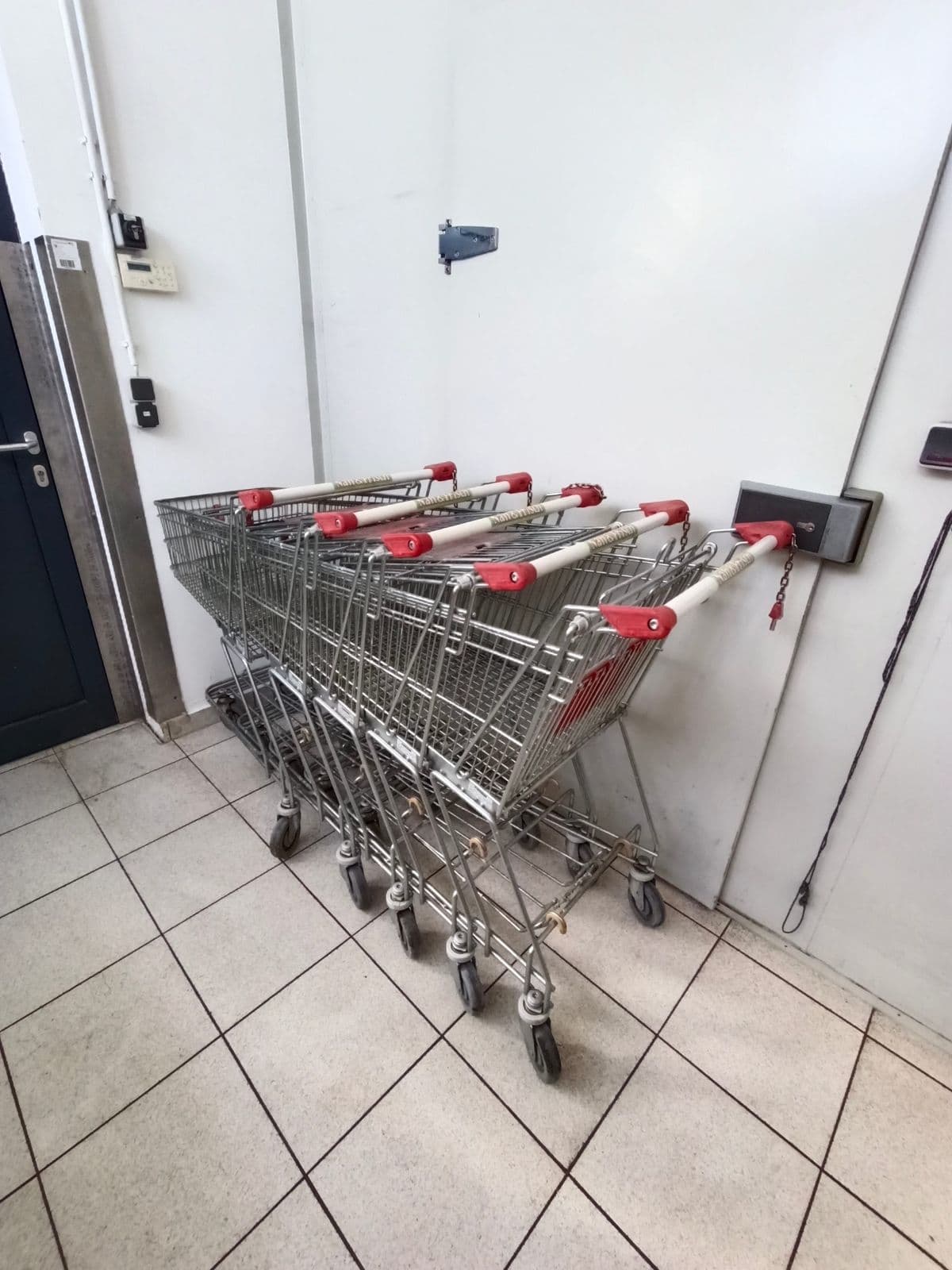 Posten 14 – 5 Stk. Einkaufwagen