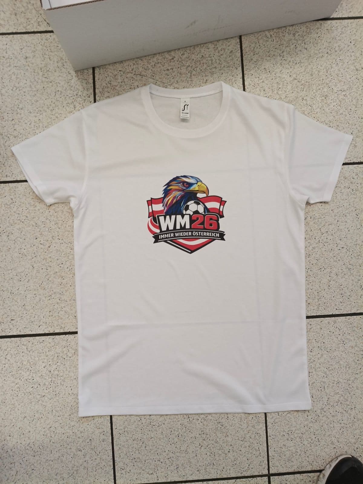 Posten 16 – 1 Karton mit Fan T-Shirts