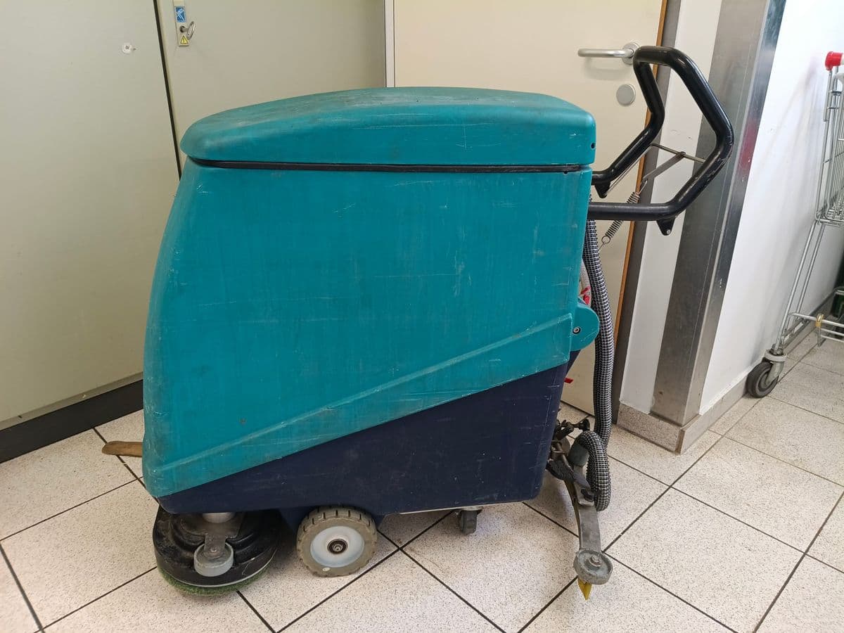 Posten 18 – Bodenreinigungsmaschine Wetrok Duomatic S43 B