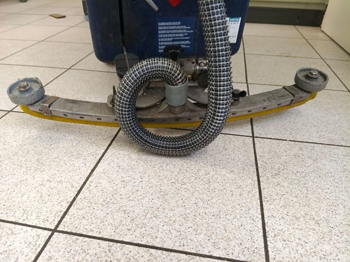 Posten 18 – Bodenreinigungsmaschine Wetrok Duomatic S43 B