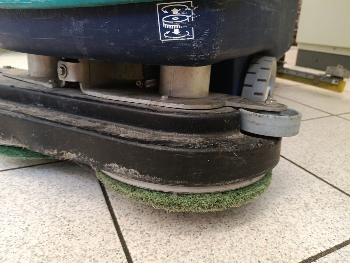 Posten 18 – Bodenreinigungsmaschine Wetrok Duomatic S43 B