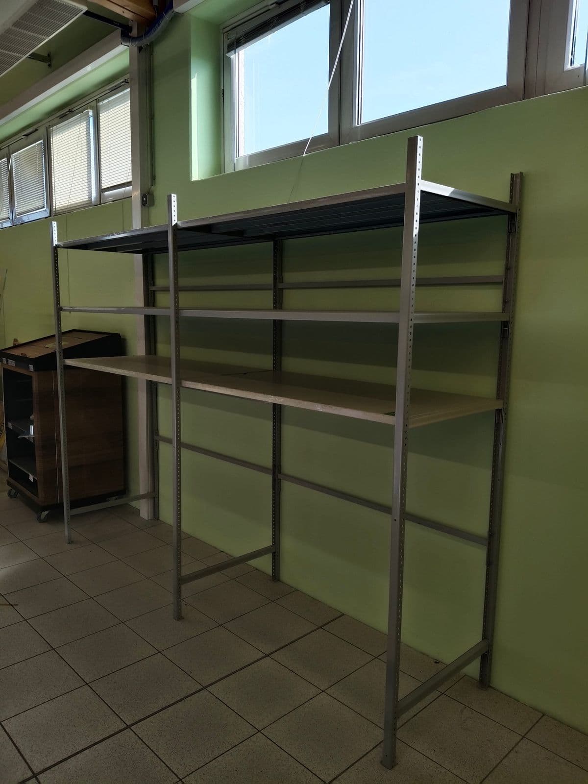Posten 22 – 1 Stk. Wand-/Freistandregal