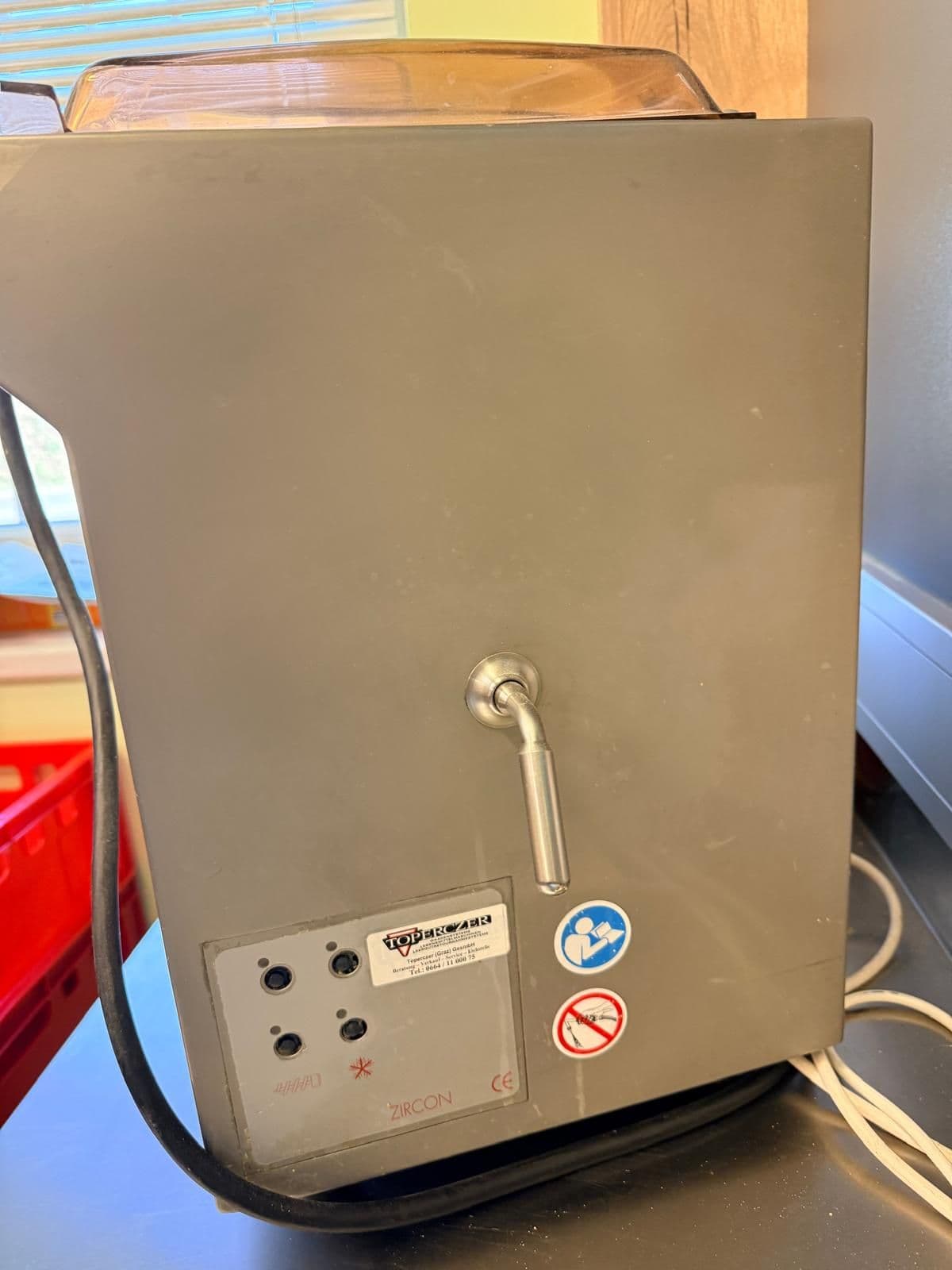 Posten 23 – 1 Stk. Dadaux Zircon Gastro-Ladenfleischwolf gekühlt – Profi-Fleischwolf 380V