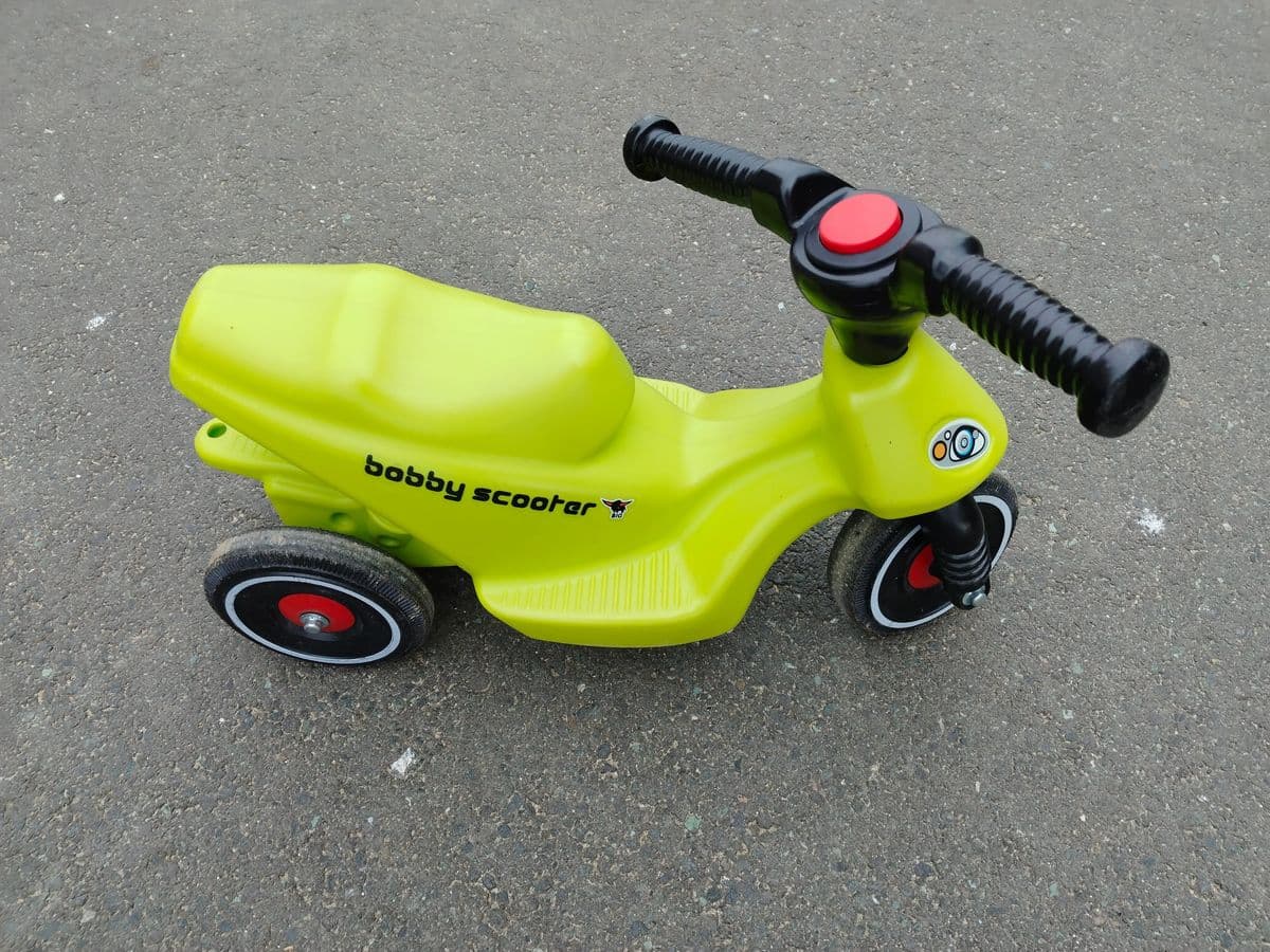 BIG Bobby Scooter / Kinder-Rutsch-Motorrad in Neongrün – Bild 3
