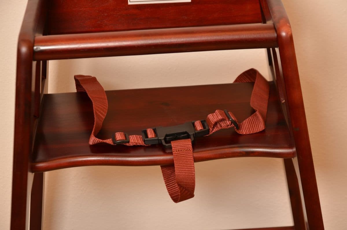 Klassischer Kinderhochstuhl aus Holz – Bild 6