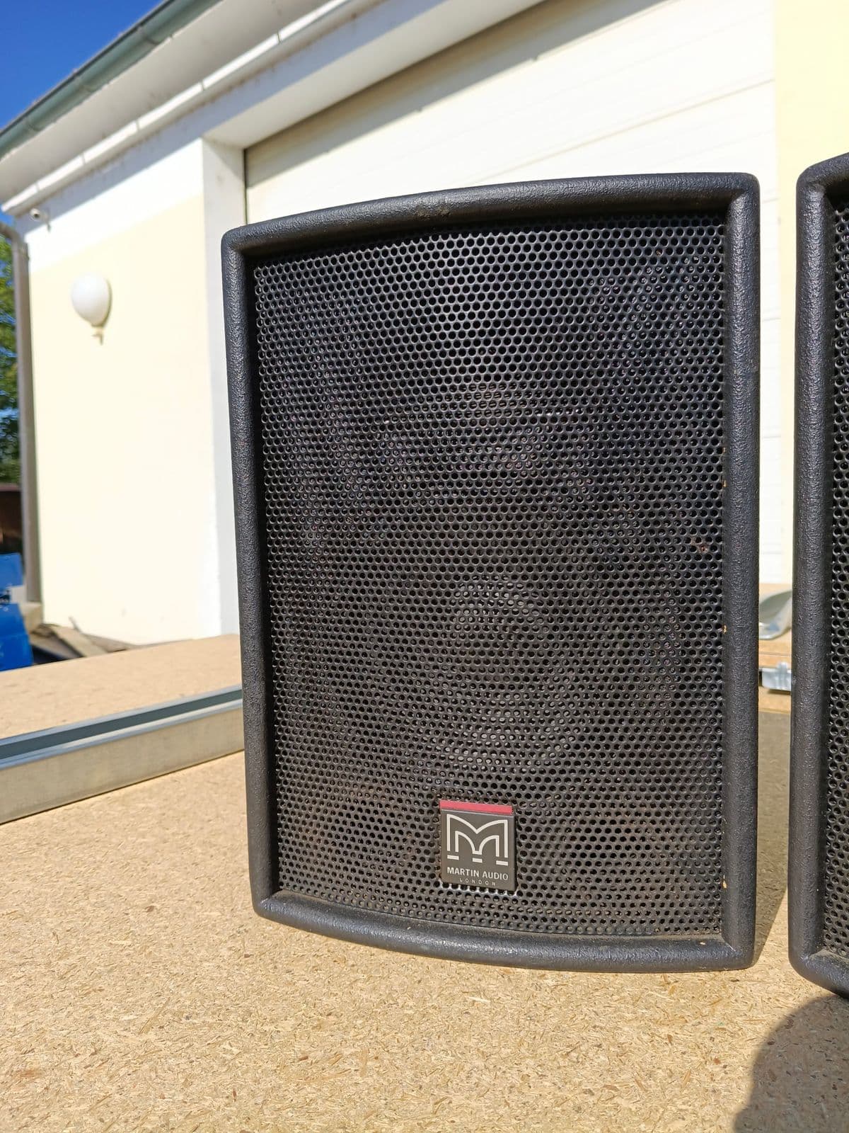 2 Stk. Martin Audio London EM Series Kompakt-Lautsprecher (inkl. Wandhalterungen) – Bild 4
