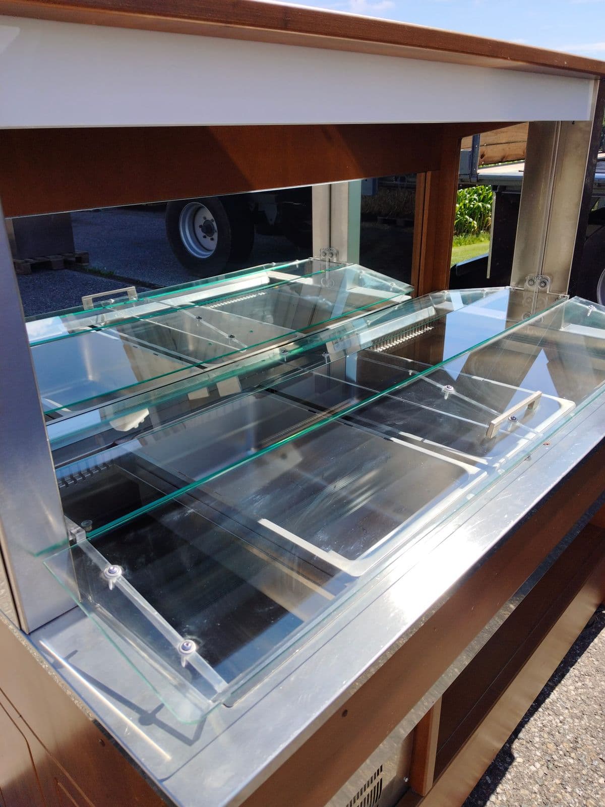 Enofrigo Profi-Kühlbuffet / Salatbar – Fahrbare Buffet-Insel mit Hustenschutz – Bild 10