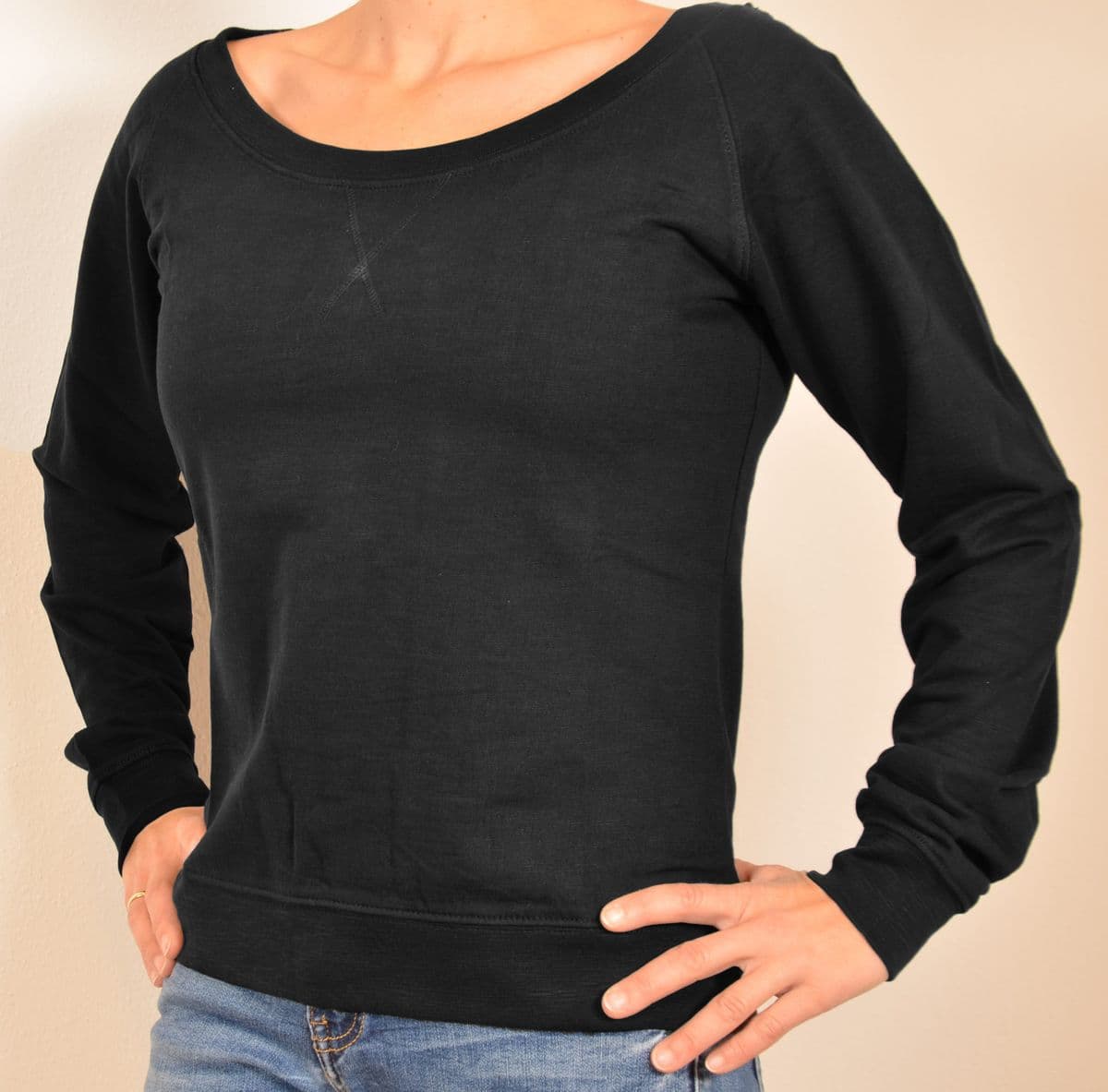 Klassisches Damen-Sweatshirt / Longsleeve in Schwarz