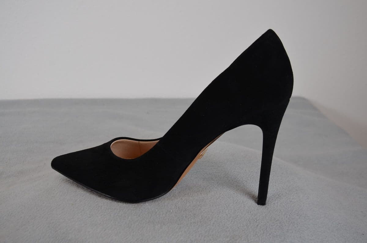 Klassische spitze Damen-Pumps in Schwarz – Bild 2