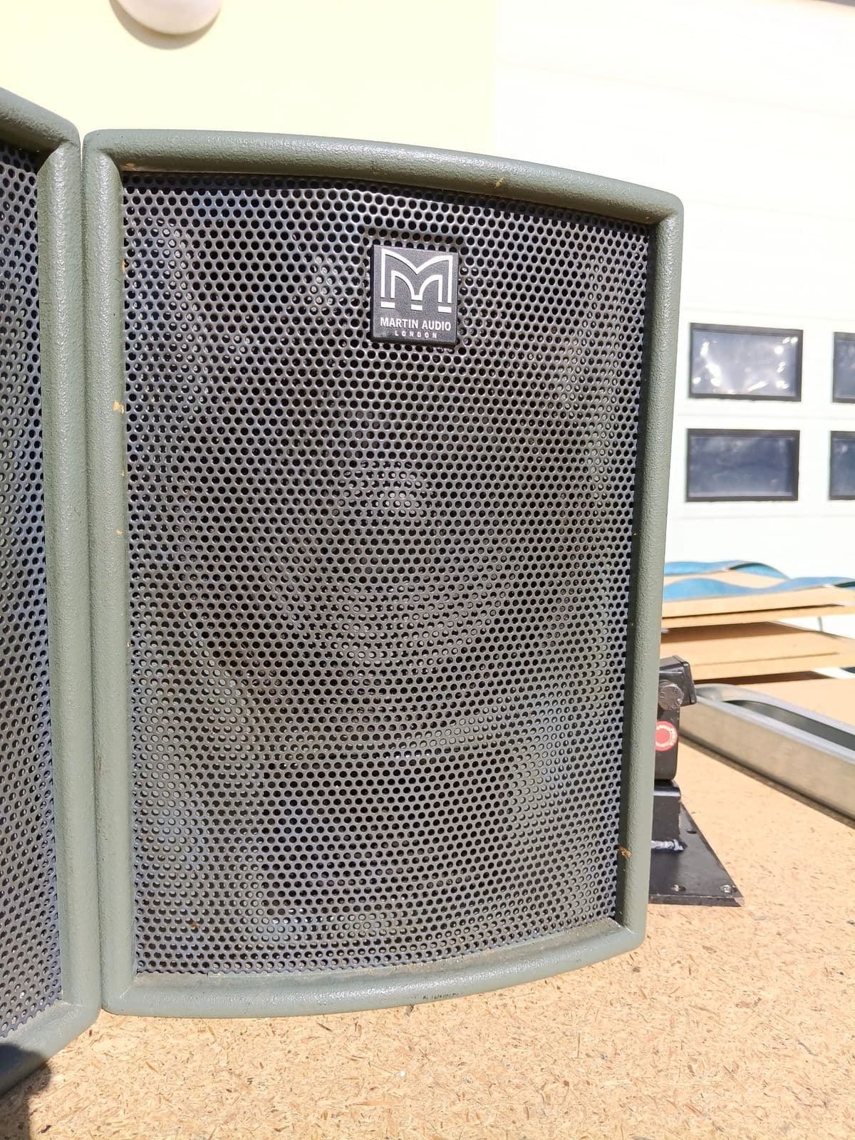 2 Stk. Martin Audio London EM Series Kompakt-Lautsprecher (inkl. Wandhalterungen) – Bild 3