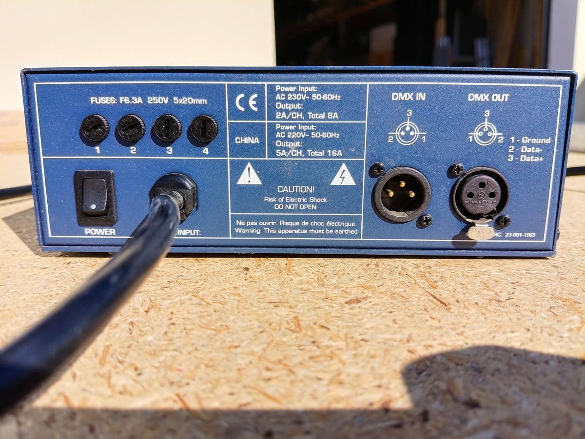 Showtec MultiDim 4-Kanal Digital Dimmer Pack / Switch Pack – Bild 5