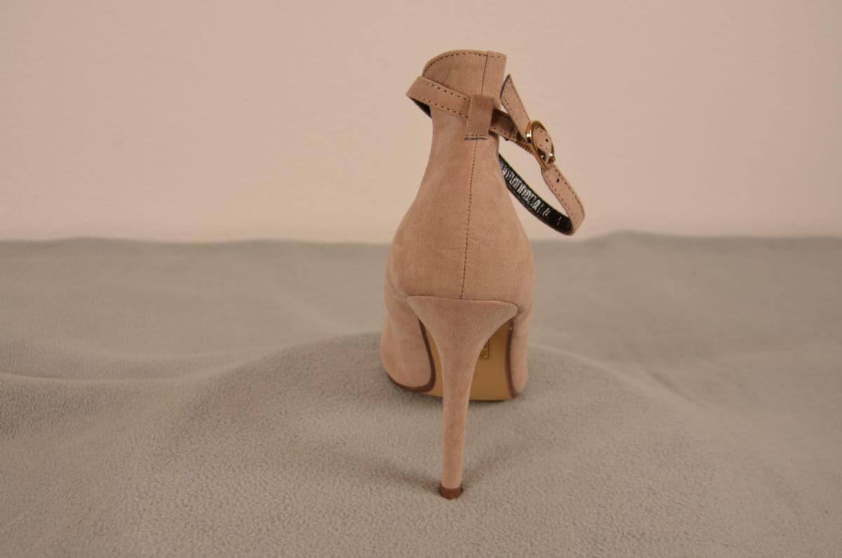 Elegante Damen-Pumps mit Fesselriemchen in Nude / Hellbeige – Bild 4