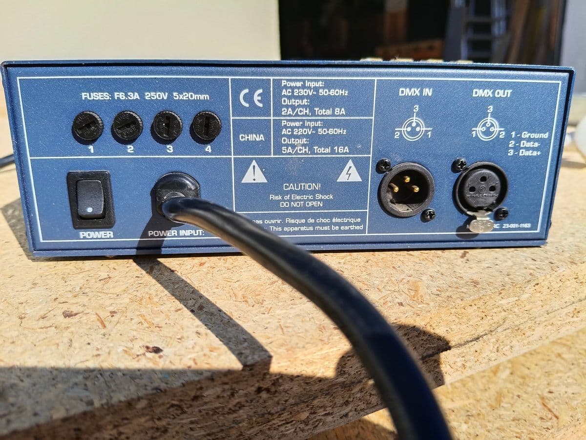 Showtec MultiDim 4-Kanal Digital Dimmer Pack / Switch Pack – Bild 9