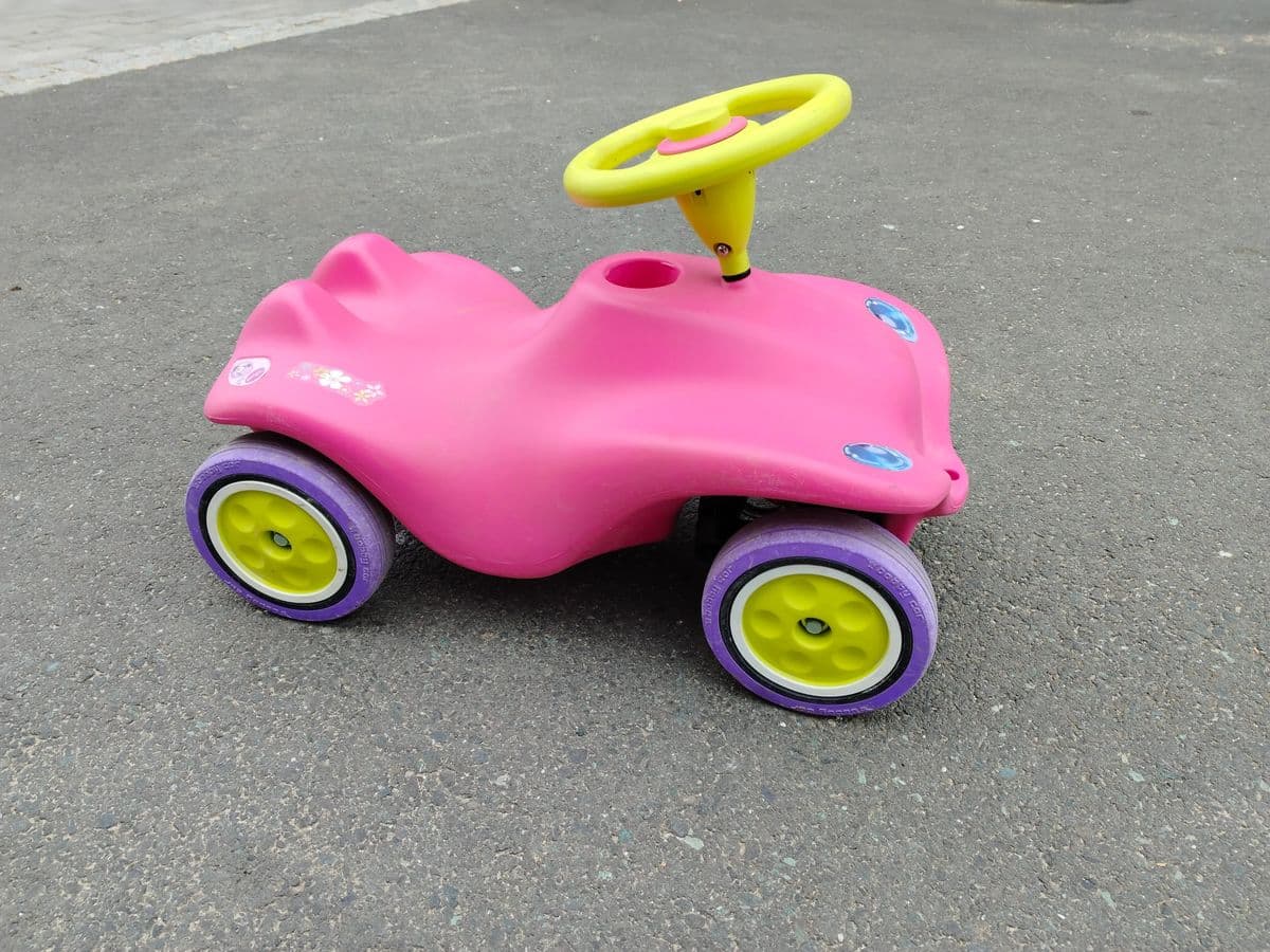 Kinder-Rutschauto / Bobby-Car in Rosa & Gelb