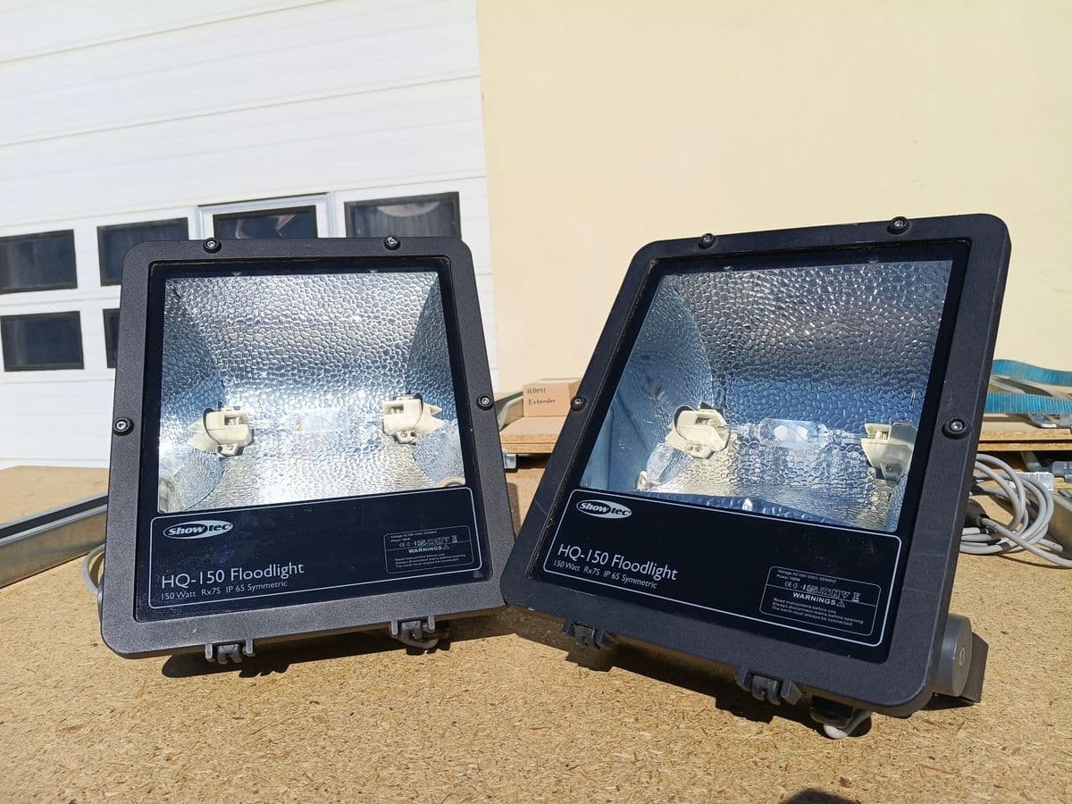 2 Stk. Showtec HQ-150 Floodlight (150W Flutlichtstrahler / HQI-Scheinwerfer)