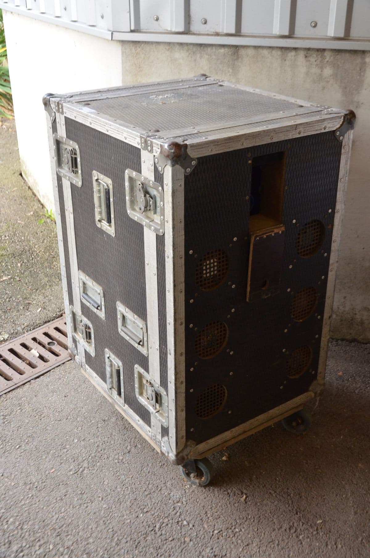 Professionelles Flightcase / Tour-Case (Rack- / Spezial-Case auf Rollen)