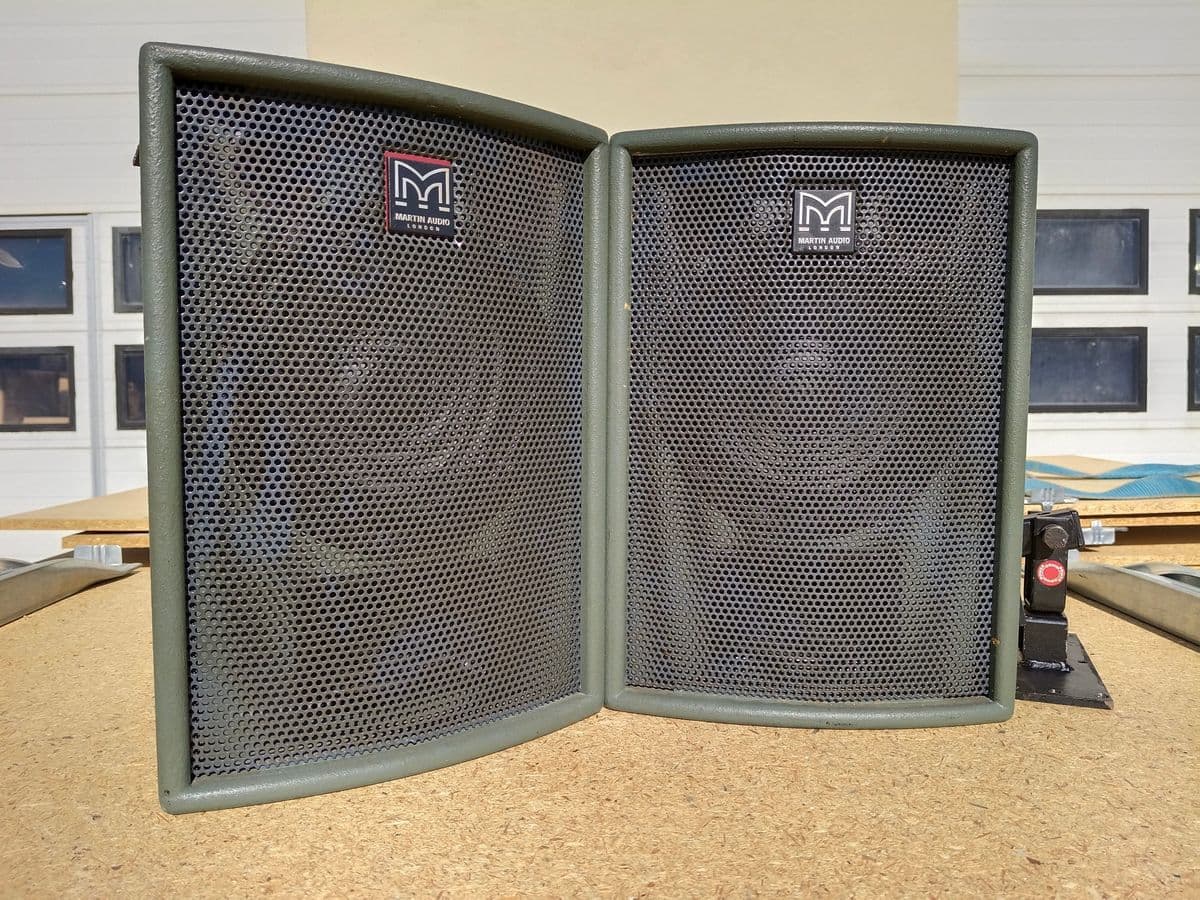 2 Stk. Martin Audio London EM Series Kompakt-Lautsprecher (inkl. Wandhalterungen)