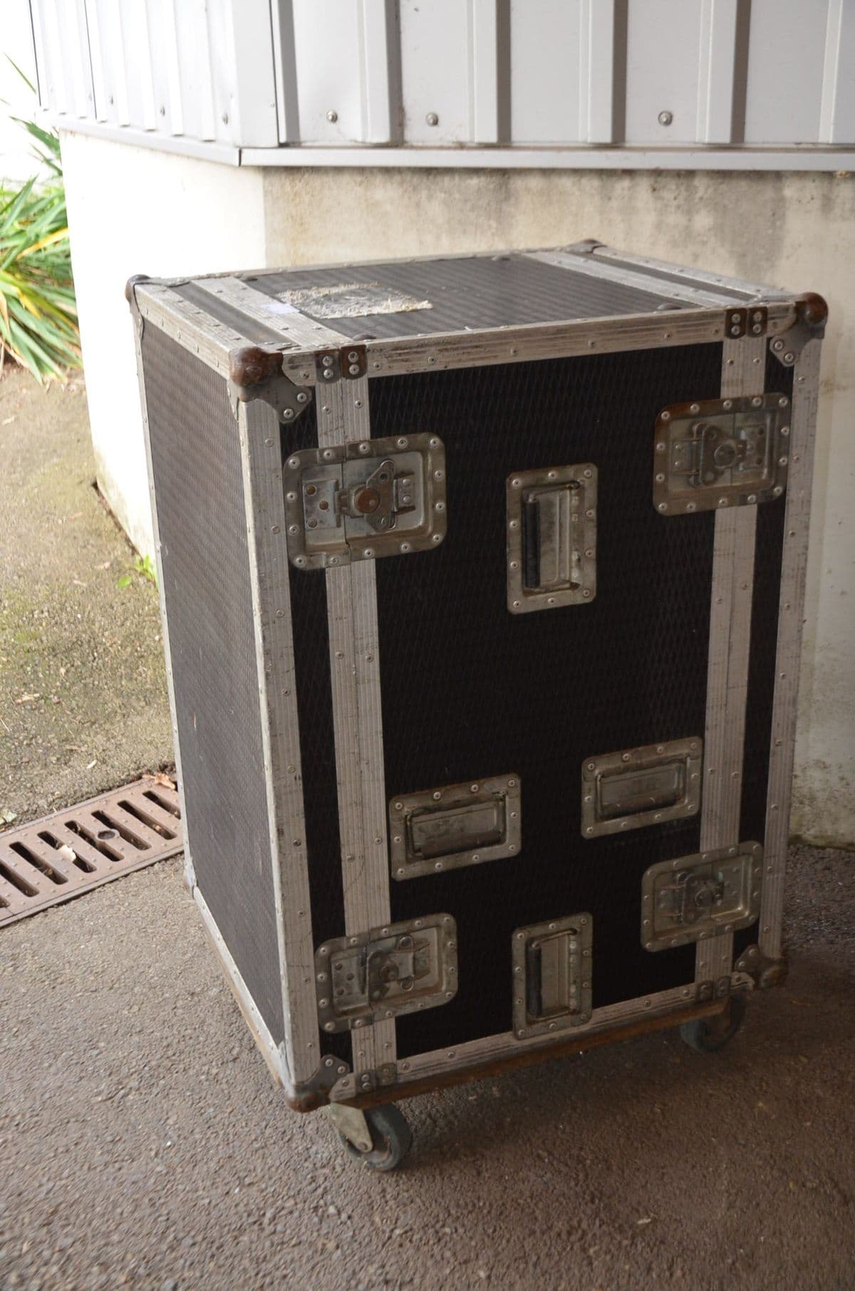 Professionelles Flightcase / Tour-Case (Rack- / Spezial-Case auf Rollen)
